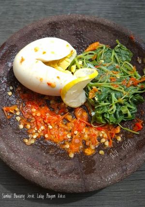 Penyet Telur Sambal Bawang Jeruk Lalap Bayam Kukus
