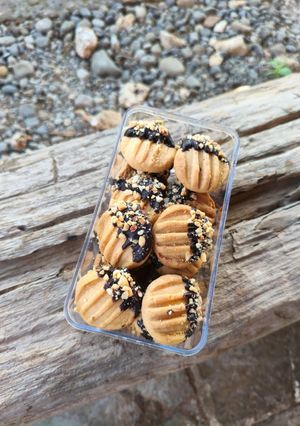 Vanilla Chocolate Peanut Cookies
